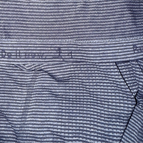 Lululemon Swiftly Tech Razorback Tank Top Blue-Gray Stripes - Size 4 - Picture 4 of 5